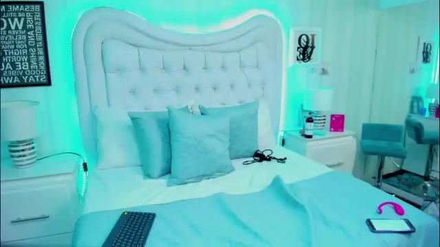 Image 7 of kimbrookss Stream on Chaturbate on 2 months ago