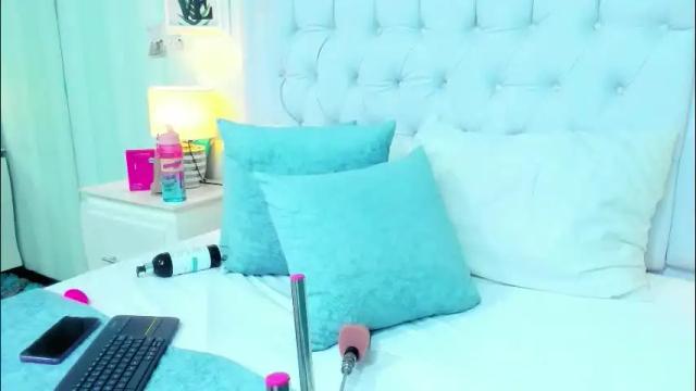 Image 3 of kimbrookss Stream on Chaturbate on 1 month ago