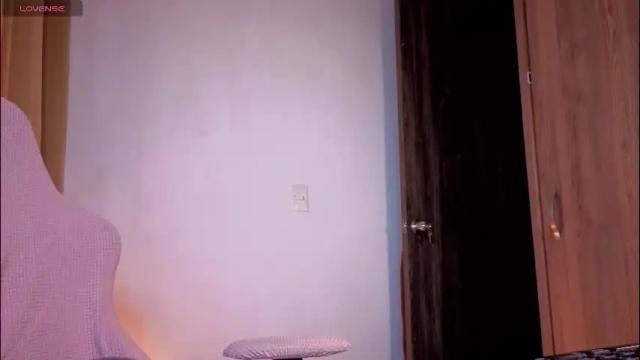 Image 4 of kimflexible_ Stream on Chaturbate on 1 month ago