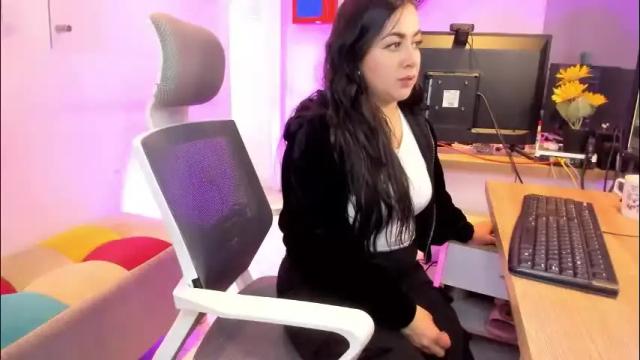 Image 2 of kimkalifa Stream on Chaturbate on 1 month ago