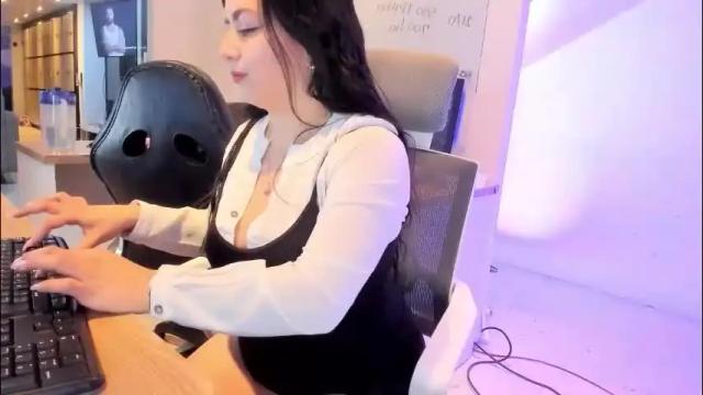 Image 11 of kimkalifa Stream on Chaturbate on 10 days ago