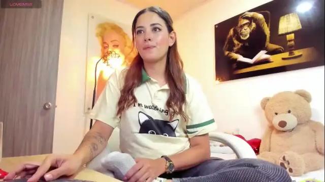 Image 3 of kimmberly_saenz_ Stream on Chaturbate on 27 days ago