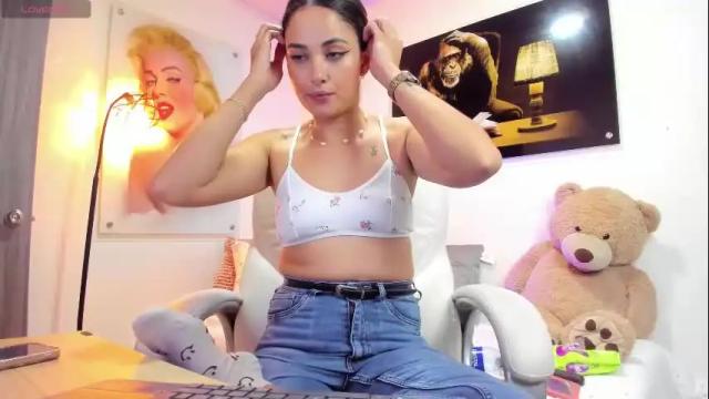 Image 3 of kimmberly_saenz_ Stream on Chaturbate on 13 days ago