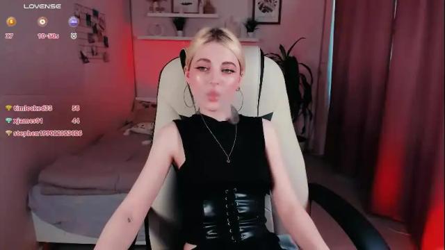 Image 10 of kimmie_shine Stream on Chaturbate on 1 month ago