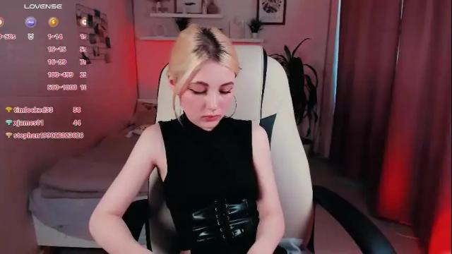 Image 8 of kimmie_shine Stream on Chaturbate on 1 month ago