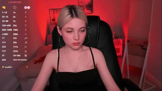 Image 12 of kimmie_shine Stream on Chaturbate on 1 month ago