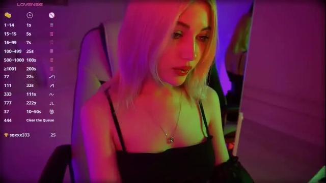 Image 3 of kimmie_shine Stream on Chaturbate on 1 month ago