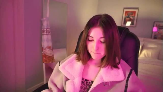 Image 12 of kimmie_shine Stream on Chaturbate on 1 month ago