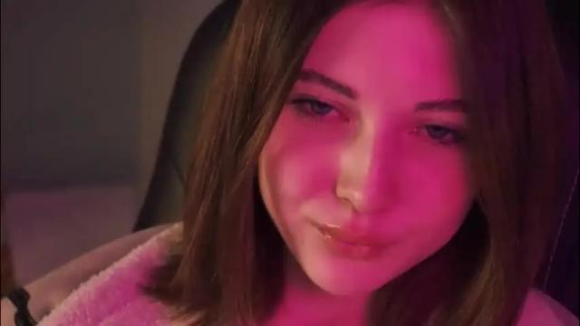 Image 2 of kimmie_shine Stream on Chaturbate on 1 month ago