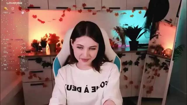 Image 3 of kimmie_shine Stream on Chaturbate on 2 months ago