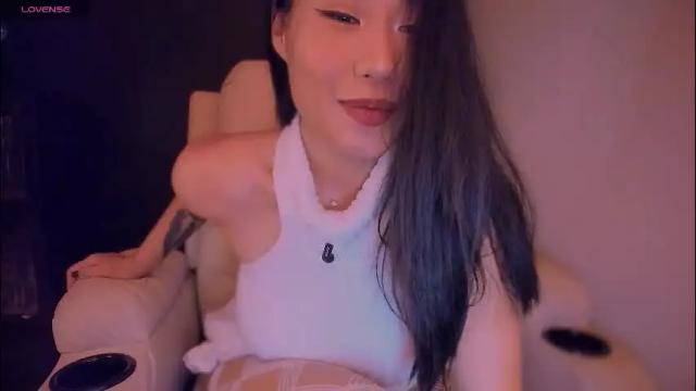 Image 4 of kimmy_chi Stream on Chaturbate on 1 month ago