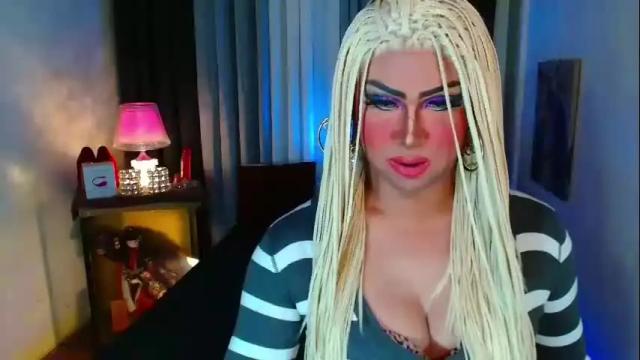 Image 2 of kinky_huntress Stream on Chaturbate on 17 months ago