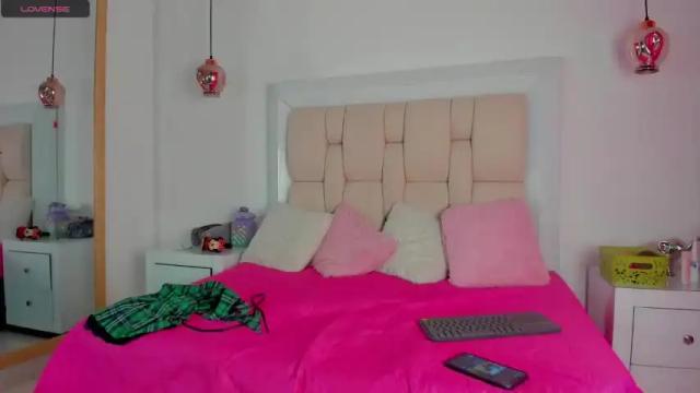 Image 11 of kinky_valeria Stream on Chaturbate on 19 months ago