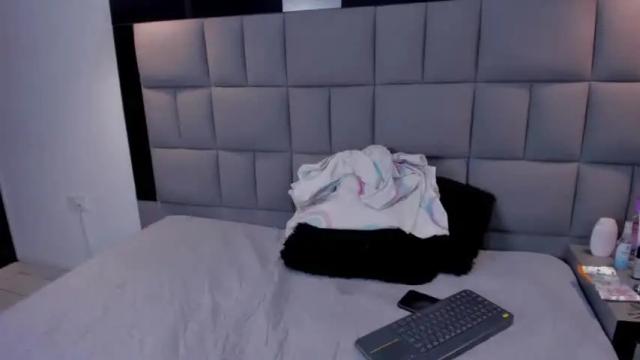 Image 8 of kinky_valeria Stream on Chaturbate on 19 months ago