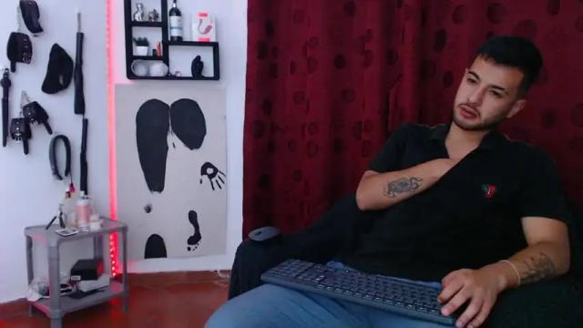 Image 11 of kinkyallisonsub Stream on Chaturbate on 12 months ago