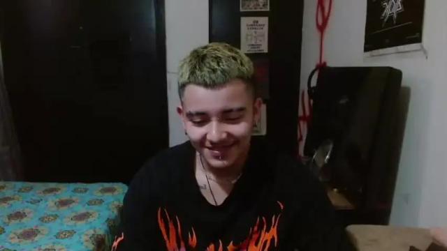 Image 11 of kinkybabies_ Stream on Chaturbate on 16 months ago