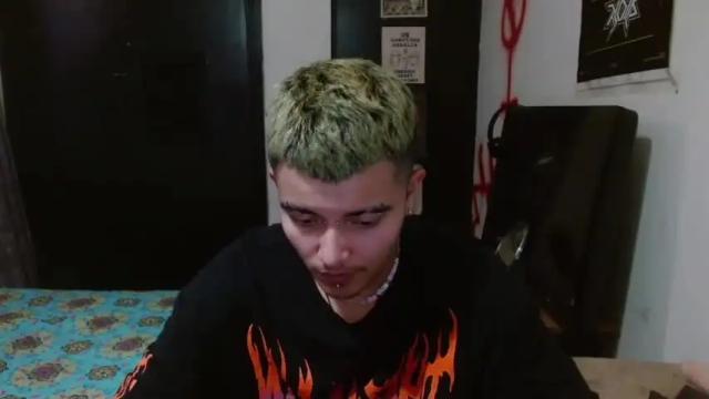 Image 12 of kinkybabies_ Stream on Chaturbate on 16 months ago
