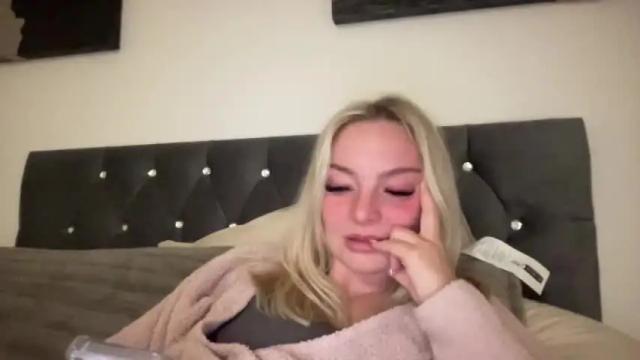Image 10 of kinkychantelle98 Stream on Chaturbate on 15 months ago