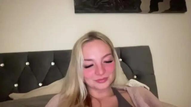 Image 12 of kinkychantelle98 Stream on Chaturbate on 15 months ago