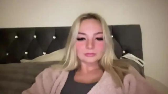 Image 2 of kinkychantelle98 Stream on Chaturbate on 15 months ago