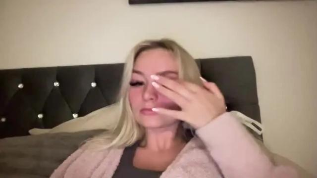 Image 3 of kinkychantelle98 Stream on Chaturbate on 15 months ago