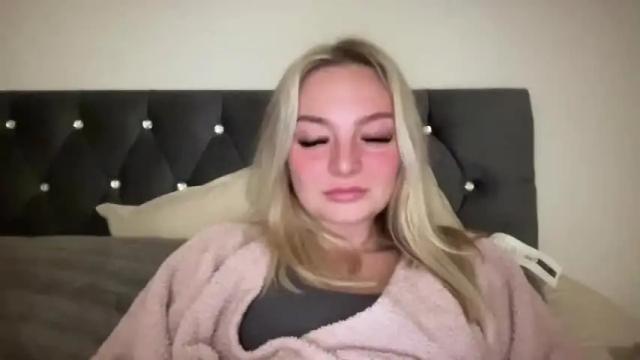 Image 6 of kinkychantelle98 Stream on Chaturbate on 15 months ago