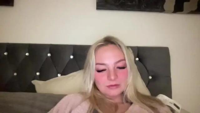 Image 7 of kinkychantelle98 Stream on Chaturbate on 15 months ago