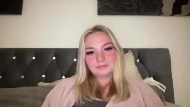 Image 8 of kinkychantelle98 Stream on Chaturbate on 15 months ago