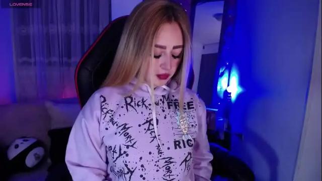 Image 2 of kinkydoll_ Stream on Chaturbate on 5 months ago