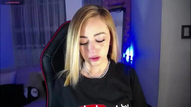 Image 2 of kinkydoll_ Stream on Chaturbate on 4 months ago