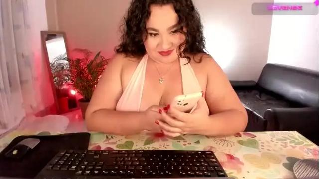 Image 10 of kinkyelise Stream on Chaturbate on 28 days ago