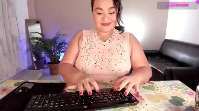 Image 3 of kinkyelise Stream on Chaturbate on 9 days ago
