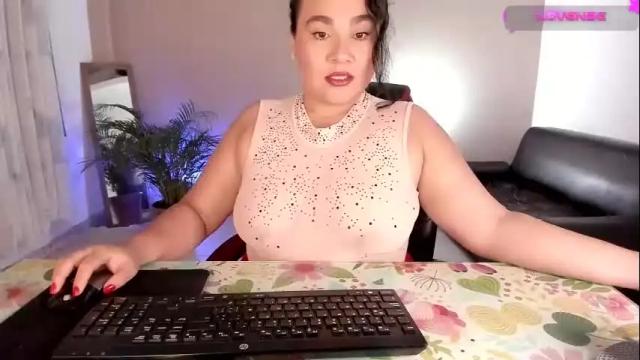 Image 6 of kinkyelise Stream on Chaturbate on 9 days ago