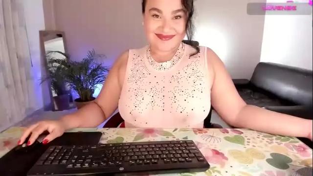 Image 7 of kinkyelise Stream on Chaturbate on 9 days ago