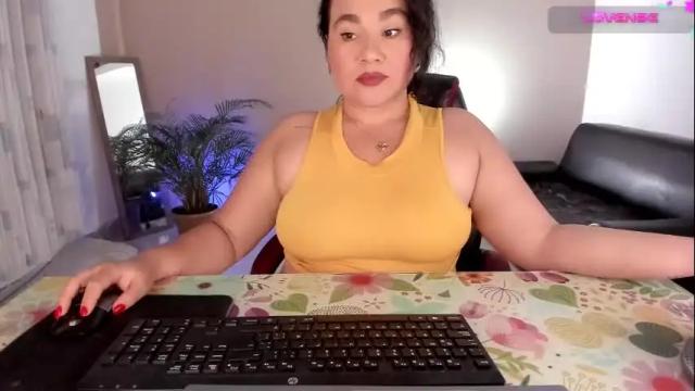 Image 4 of kinkyelise Stream on Chaturbate on 1 day ago
