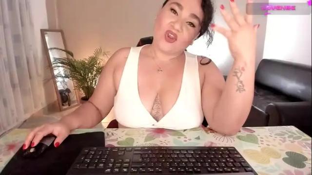 Image 8 of kinkyelise Stream on Chaturbate on 26 days ago