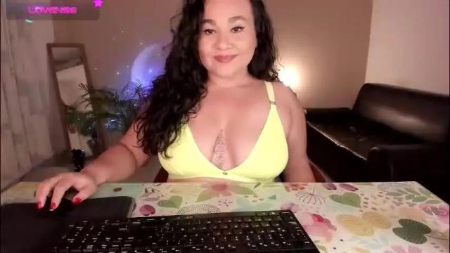 Image 10 of kinkyelise Stream on Chaturbate on 2 months ago