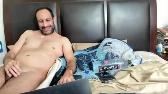 Image 6 of kinkyguy323232 Stream on Chaturbate on 8 months ago