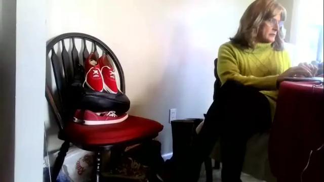 Image 3 of kinkysneakergirl Stream on Chaturbate on 15 months ago