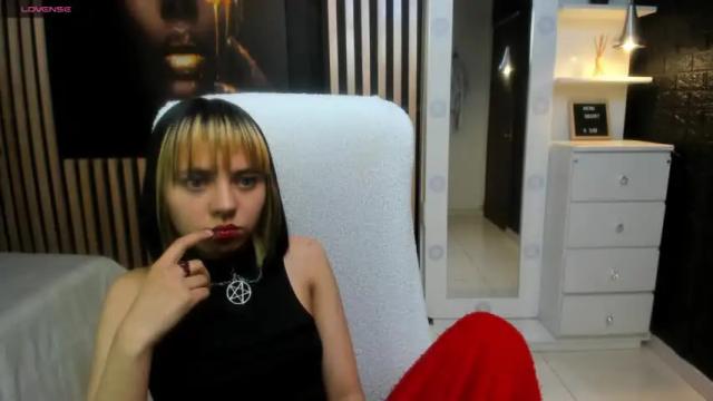 Image 3 of kiokapop Stream on Chaturbate on 23 months ago