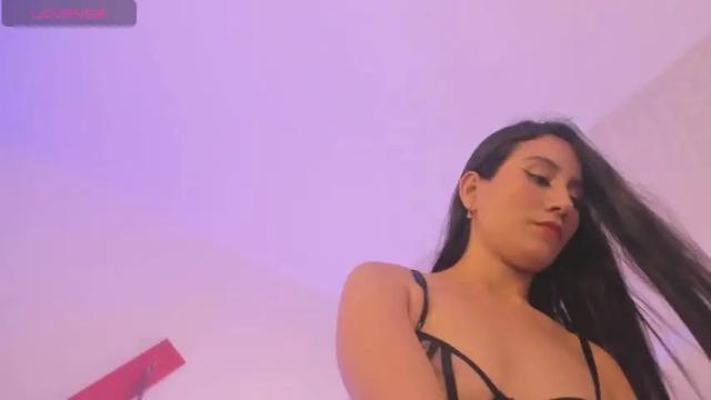 Image 7 of kira__gonzales Stream on Chaturbate on 19 months ago