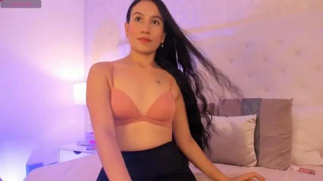 Image 10 of kira__gonzales Stream on Chaturbate on 18 months ago