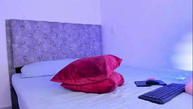Image 6 of kira__gonzales_ Stream on Chaturbate on 8 days ago