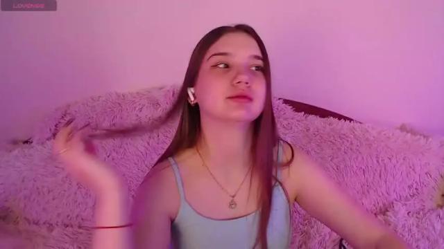 Image 12 of kira_babez Stream on Chaturbate on 16 months ago
