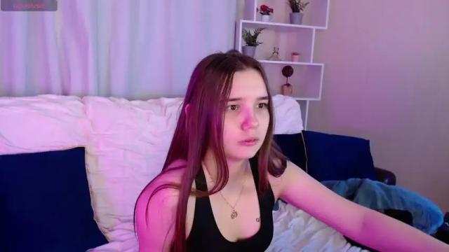 Image 2 of kira_babez Stream on Chaturbate on 16 months ago
