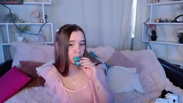 Image 10 of kira_babez Stream on Chaturbate on 16 months ago