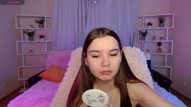 Image 2 of kira_babez Stream on Chaturbate on 16 months ago