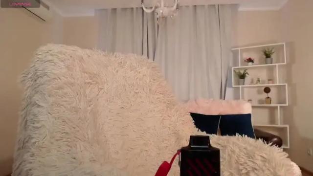 Image 3 of kira_babez Stream on Chaturbate on 15 months ago