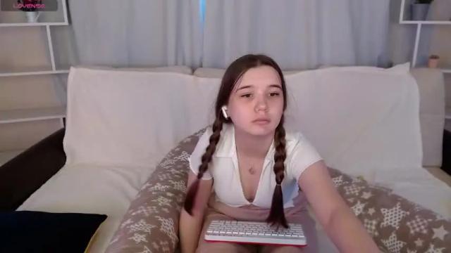 Image 10 of kira_babez Stream on Chaturbate on 15 months ago