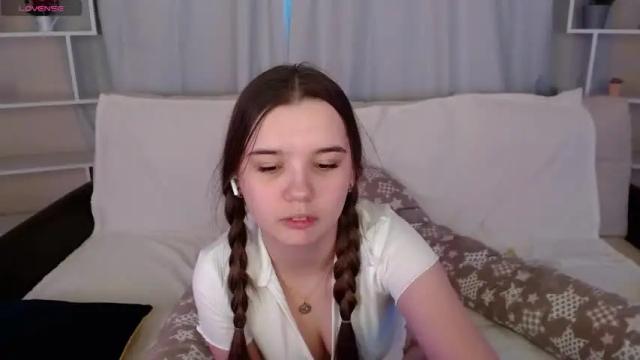 Image 3 of kira_babez Stream on Chaturbate on 15 months ago